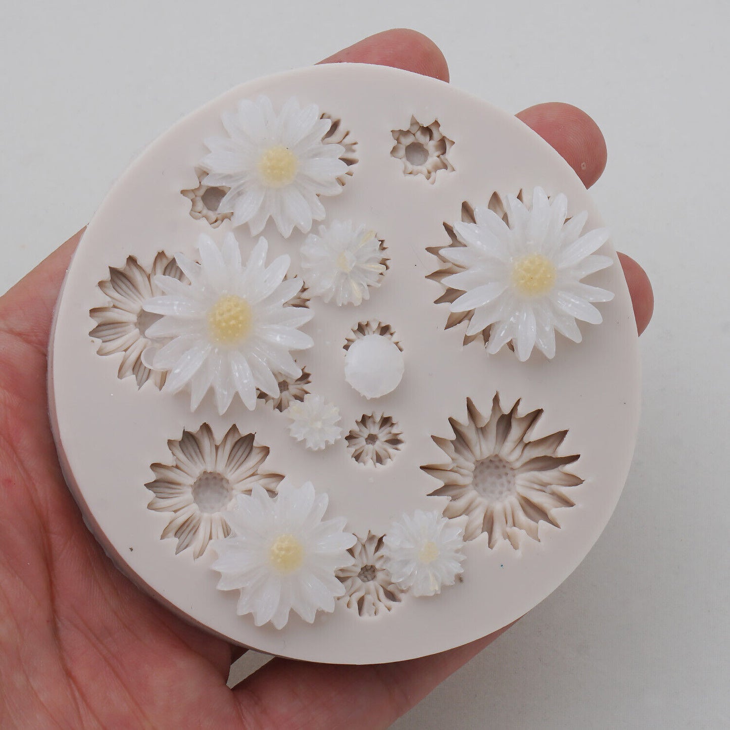Daisy Wild Chrysanthemum Silicone Resin Mold - Flower Shape DIY Craft Jewelry Making Mini Clay Molds,Fondant Cake Decorating Tools Resin Mold