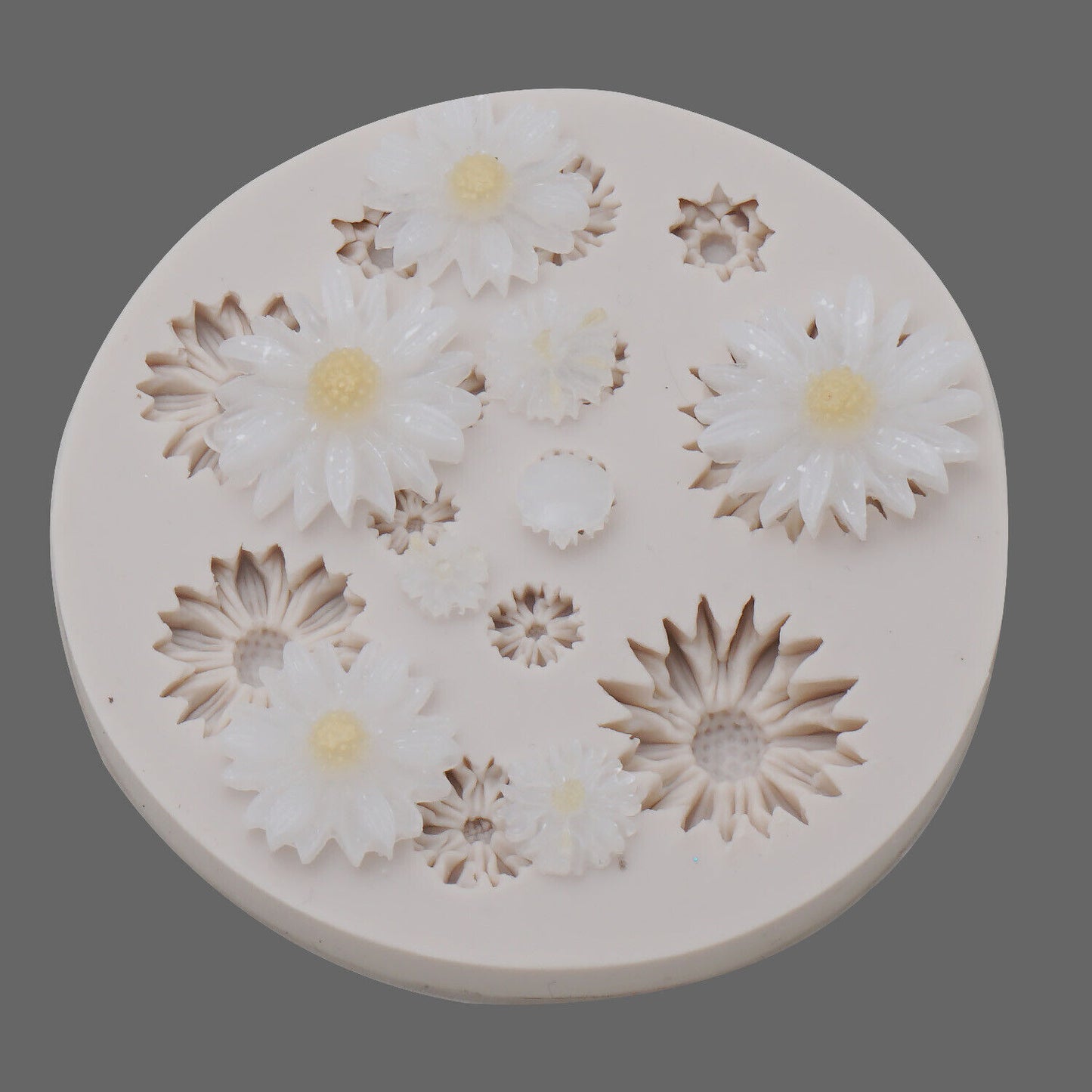Daisy Wild Chrysanthemum Silicone Resin Mold - Flower Shape DIY Craft Jewelry Making Mini Clay Molds,Fondant Cake Decorating Tools Resin Mold