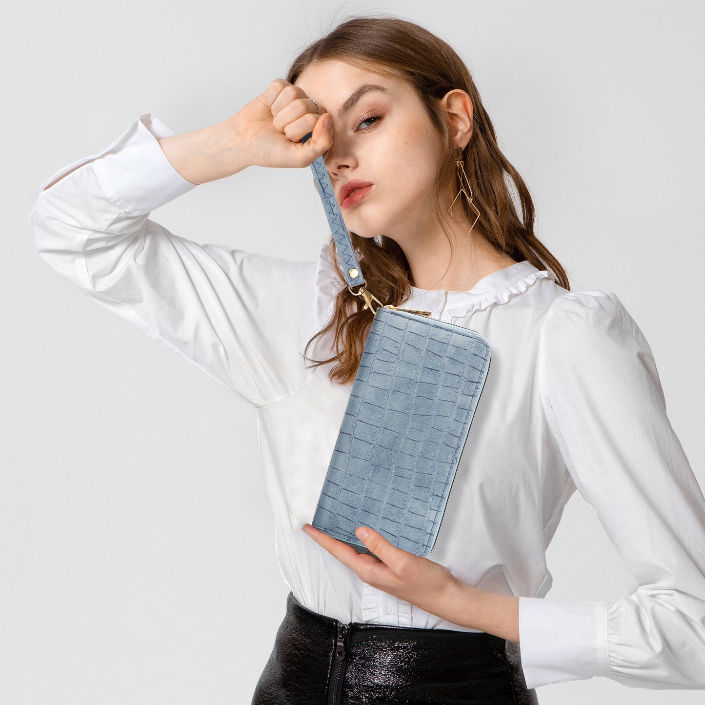 Women's Crocodile Leather Double Zipper Wallets - Large Capacity Wristlet Wallet,Zip Clutch Card Holder with Wristlet ,best gift(Blue)